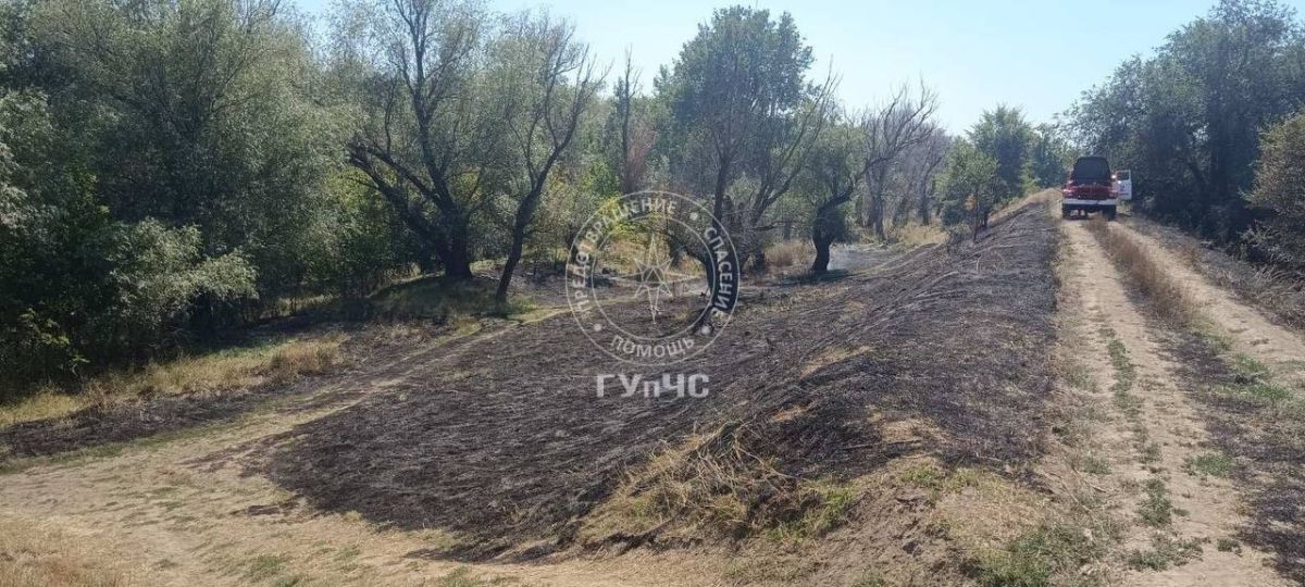 Пожар потушен. . Два расчёта из Бендер 31 августа тушили сухостой у дамбы на окраине города Пожар потушен. . Два расчёта из Бендер 31 августа тушили сухостой у дамбы на окраине города