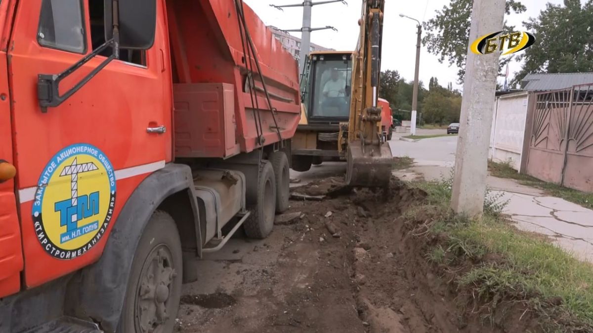 В Бендерах ремонтируют дорогу у круга в районе пивзавода В Бендерах ремонтируют дорогу у круга в районе пивзавода