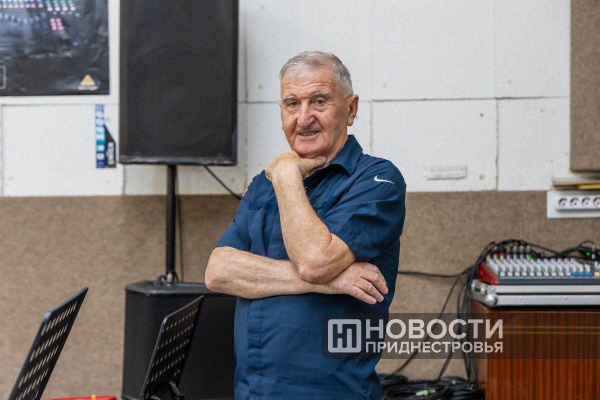 Оркестр Главного штаба Вооруженных сил ПМР нельзя представить без его бессменного дирижёра Виталия Васильевича Войнова Оркестр Главного штаба Вооруженных сил ПМР нельзя представить без его бессменного дирижёра Виталия Васильевича Войнова
