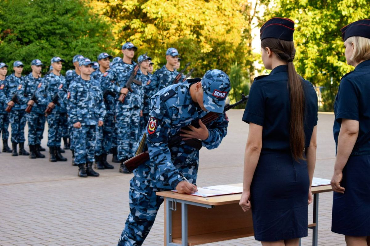 В ТЮИ 48 курсантов приняли Присягу на верность Отечеству В ТЮИ 48 курсантов приняли Присягу на верность Отечеству