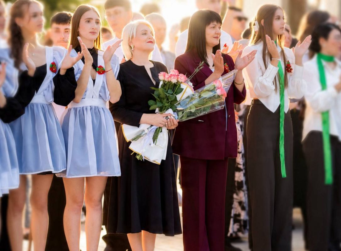 Торжественная линейка, посвящённая Дню знаний, прошла в МОУ "ДСШ №1 им. Б.С. Паламарчука" Торжественная линейка, посвящённая Дню знаний, прошла в МОУ "ДСШ №1 им. Б.С. Паламарчука"