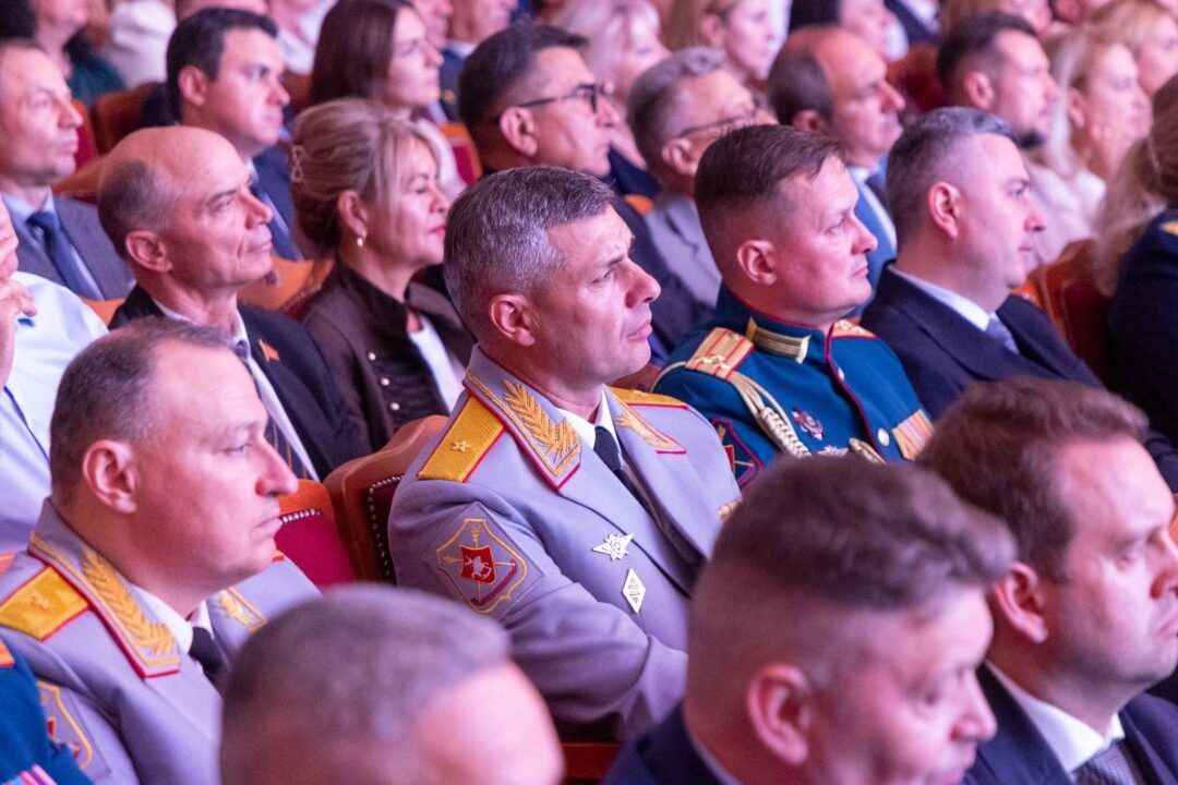 В столице прошли торжественное собрание и концерт в честь 36-й годовщины республики В столице прошли торжественное собрание и концерт в честь 36-й годовщины республики