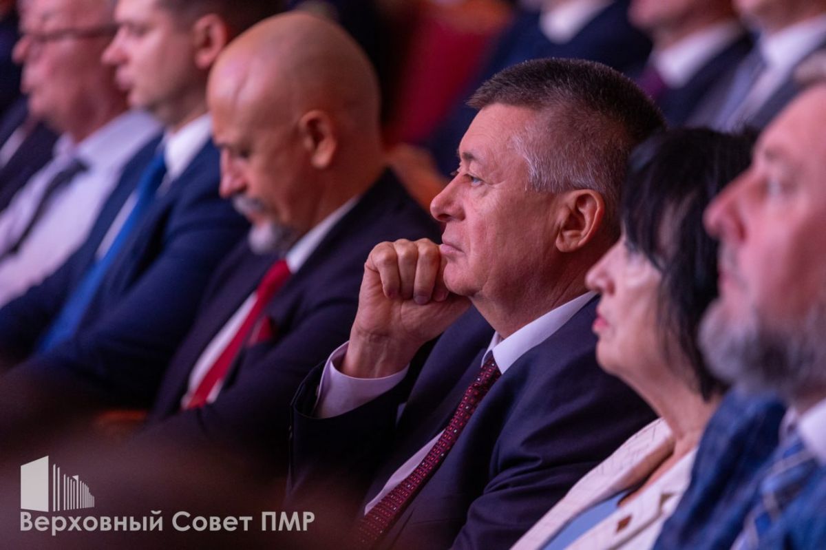 Праздничные мероприятия к 36-й годовщине образования Приднестровской Молдавской Республики продолжились в большом зале Дворца Республики Праздничные мероприятия к 36-й годовщине образования Приднестровской Молдавской Республики продолжились в большом зале Дворца Республики