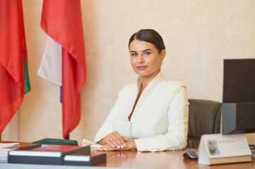 День знаний. . С началом нового учебного года школьников, студентов, педагогов и преподавателей поздравила Председатель Верховного Совета ПМР Татьяна Залевская