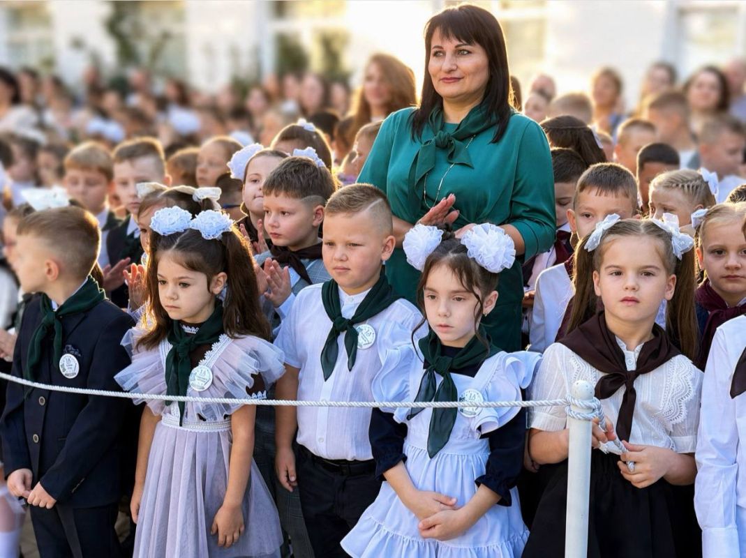 Торжественная линейка, посвящённая Дню знаний, прошла в МОУ "ДСШ №1 им. Б.С. Паламарчука" Торжественная линейка, посвящённая Дню знаний, прошла в МОУ "ДСШ №1 им. Б.С. Паламарчука"