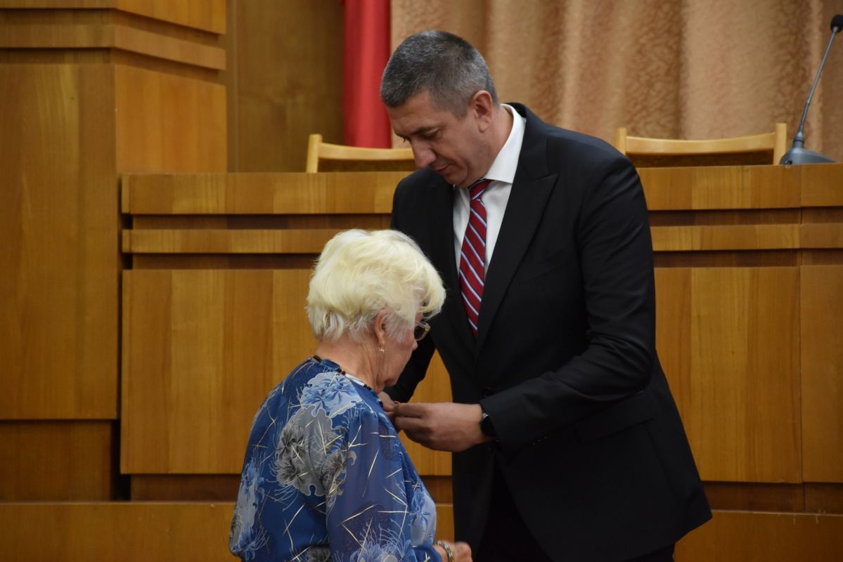Полвека с аккордеоном: преподаватель из Каменки удостоена медали имени Рубинштейна