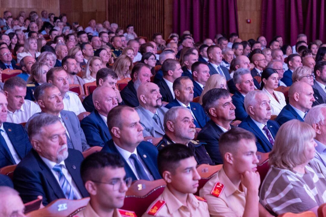 В столице прошли торжественное собрание и концерт в честь 36-й годовщины республики В столице прошли торжественное собрание и концерт в честь 36-й годовщины республики