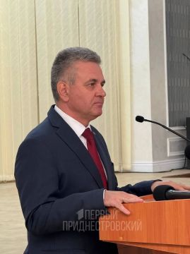 Во Дворце Республики проходит церемония вручения государственных наград в честь 36-й годовщины со дня образования Приднестровья