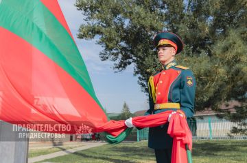 С Днём Республики!. Председатель Правительства Александр Розенберг поздравил приднестровцев с 36-й годовщиной провозглашения государственности