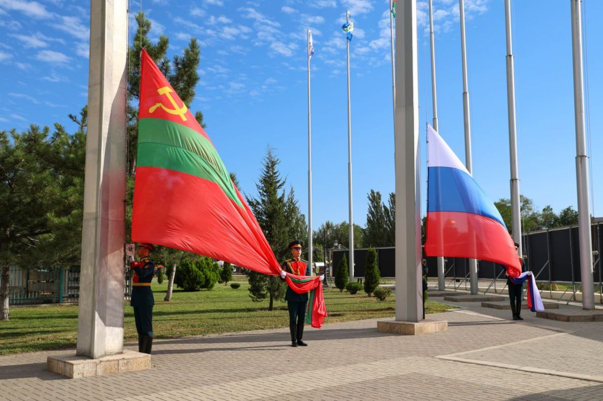 В Приднестровье отметили 36-ю годовщину образования республики В Приднестровье отметили 36-ю годовщину образования республики