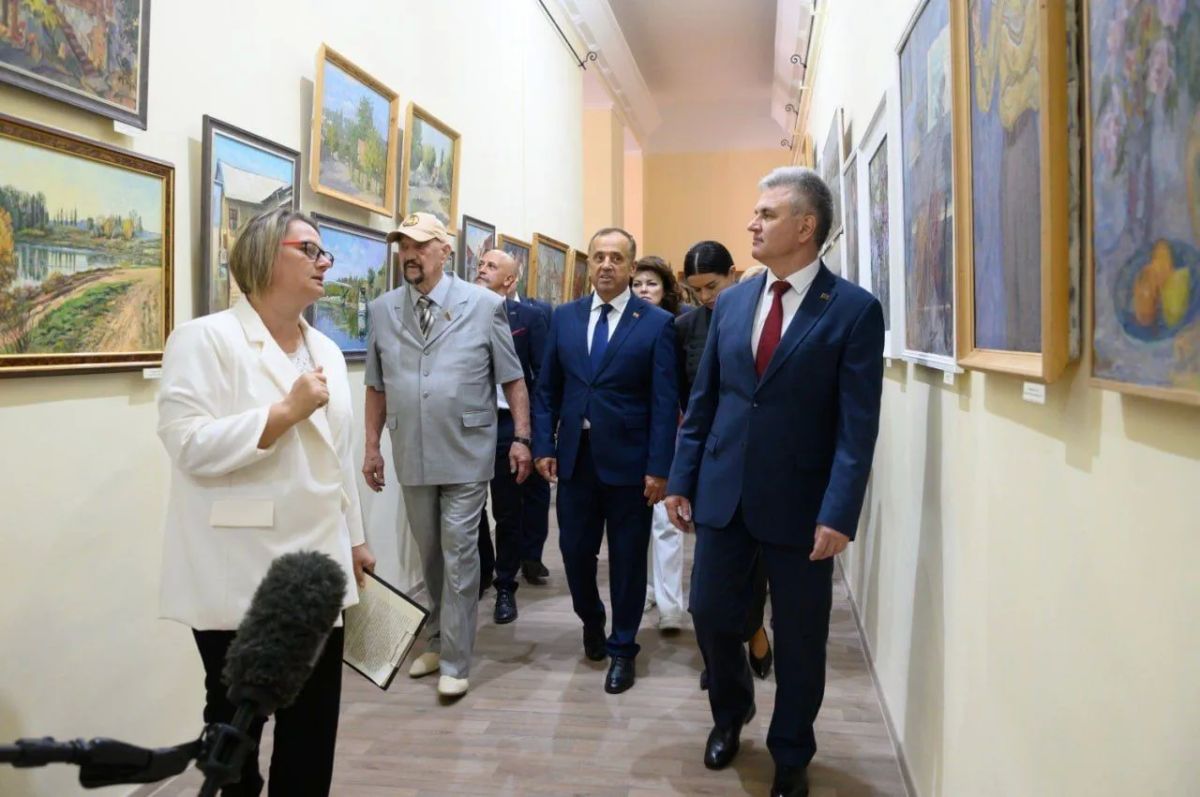 «Чтобы по-настоящему понять приднестровский народ, его нужно лучше узнать: общаться с приднестровцами и, если не глубоко изучить, то хотя бы познакомиться с историей приднестровской земли и ее населения» «Чтобы по-настоящему понять приднестровский народ, его нужно лучше узнать: общаться с приднестровцами и, если не глубоко изучить, то хотя бы познакомиться с историей приднестровской земли и ее населения»