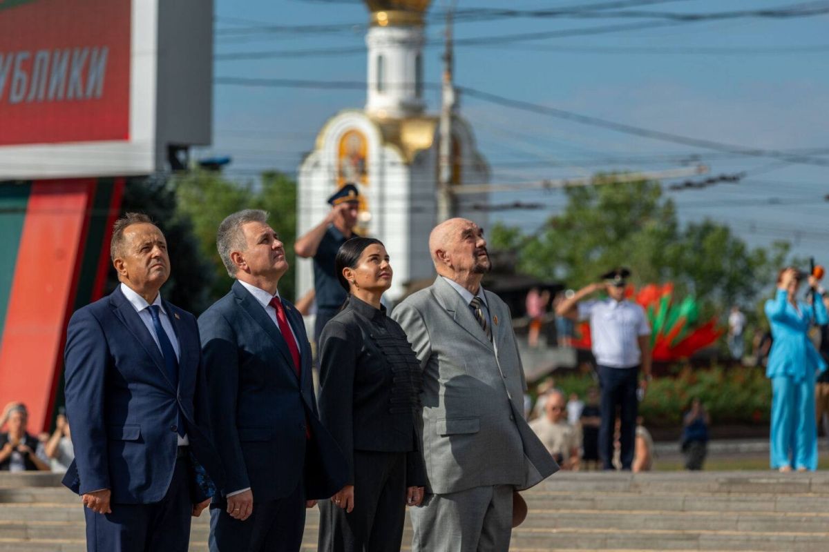 ПРИДНЕСТРОВЦЫ ОТМЕЧАЮТ 36-Ю ГОДОВЩИНУ ОБРАЗОВАНИЯ РЕСПУБЛИКИ ПРИДНЕСТРОВЦЫ ОТМЕЧАЮТ 36-Ю ГОДОВЩИНУ ОБРАЗОВАНИЯ РЕСПУБЛИКИ