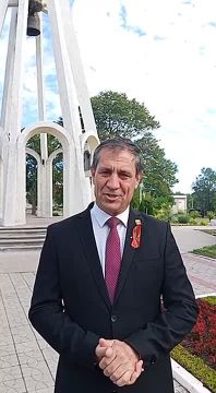 С днём рождения, республика! Мира, добра, уюта в семьях и уверенности в завтрашнем дне пожелал бендерчанам и всем приднестровцам глава госадминистрации г. Бендеры Роман Иванченко