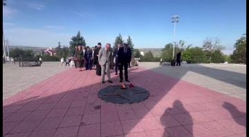 «Бессмертный полк», поднятие государственных флагов и возложение цветов: в Рыбнице отмечают 36-ю годовщину образования ПМР