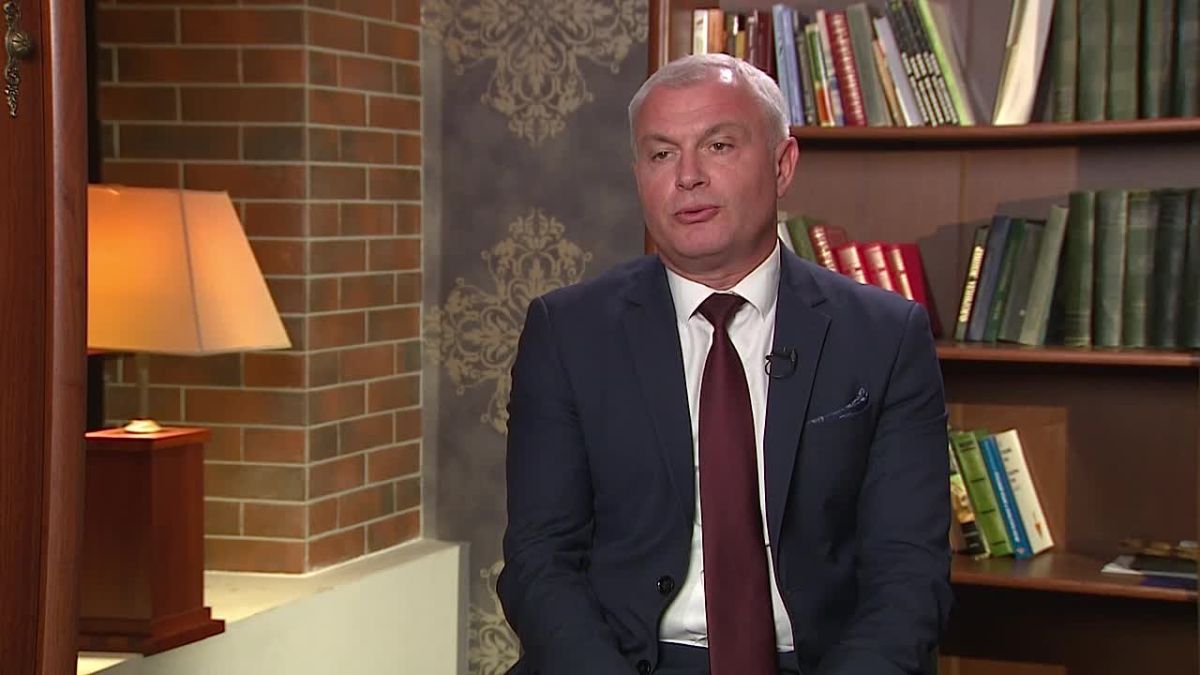 Выпускники, которые закончили школу в мае этого года, смогут получить аттестаты российского образца