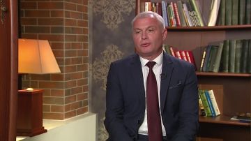 Выпускники, которые закончили школу в мае этого года, смогут получить аттестаты российского образца