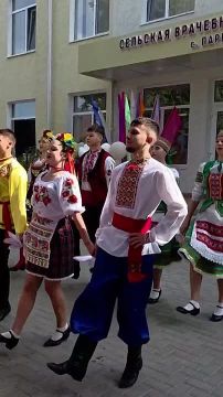 В Парканах с танцами открыли сельскую амбулаторию после капитального ремонта