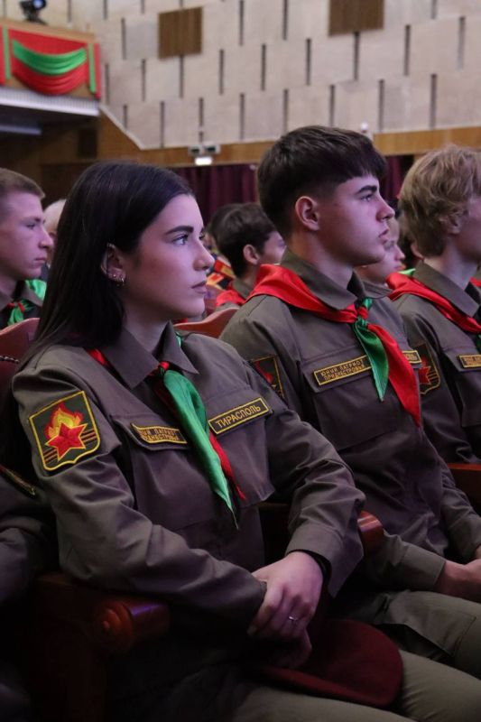 В Тирасполе прошло торжественное собрание к 35-й годовщине создания Вооруженных сил В Тирасполе прошло торжественное собрание к 35-й годовщине создания Вооруженных сил