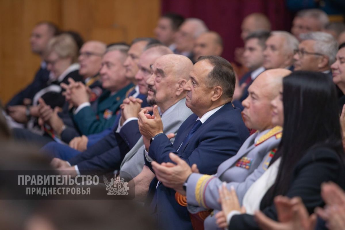 Сергей Оболоник принял участие в торжественном собрании по случаю 35-летия Вооруженных сил ПМР Сергей Оболоник принял участие в торжественном собрании по случаю 35-летия Вооруженных сил ПМР