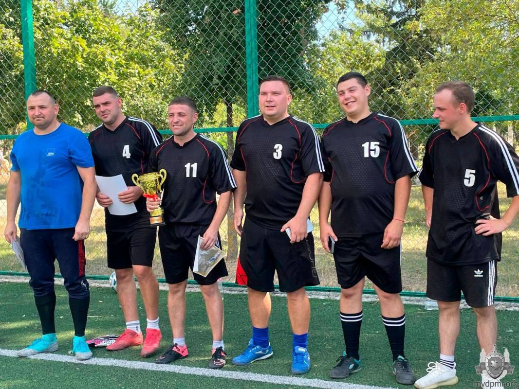 Спорт, дружба и командное единство — даже после службы! Спорт, дружба и командное единство — даже после службы!
