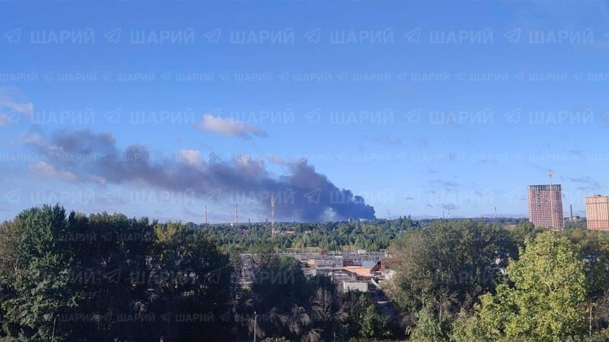 Пожар на Рязанском НПЗ усиливается после прилётов БПЛА Пожар на Рязанском НПЗ усиливается после прилётов БПЛА