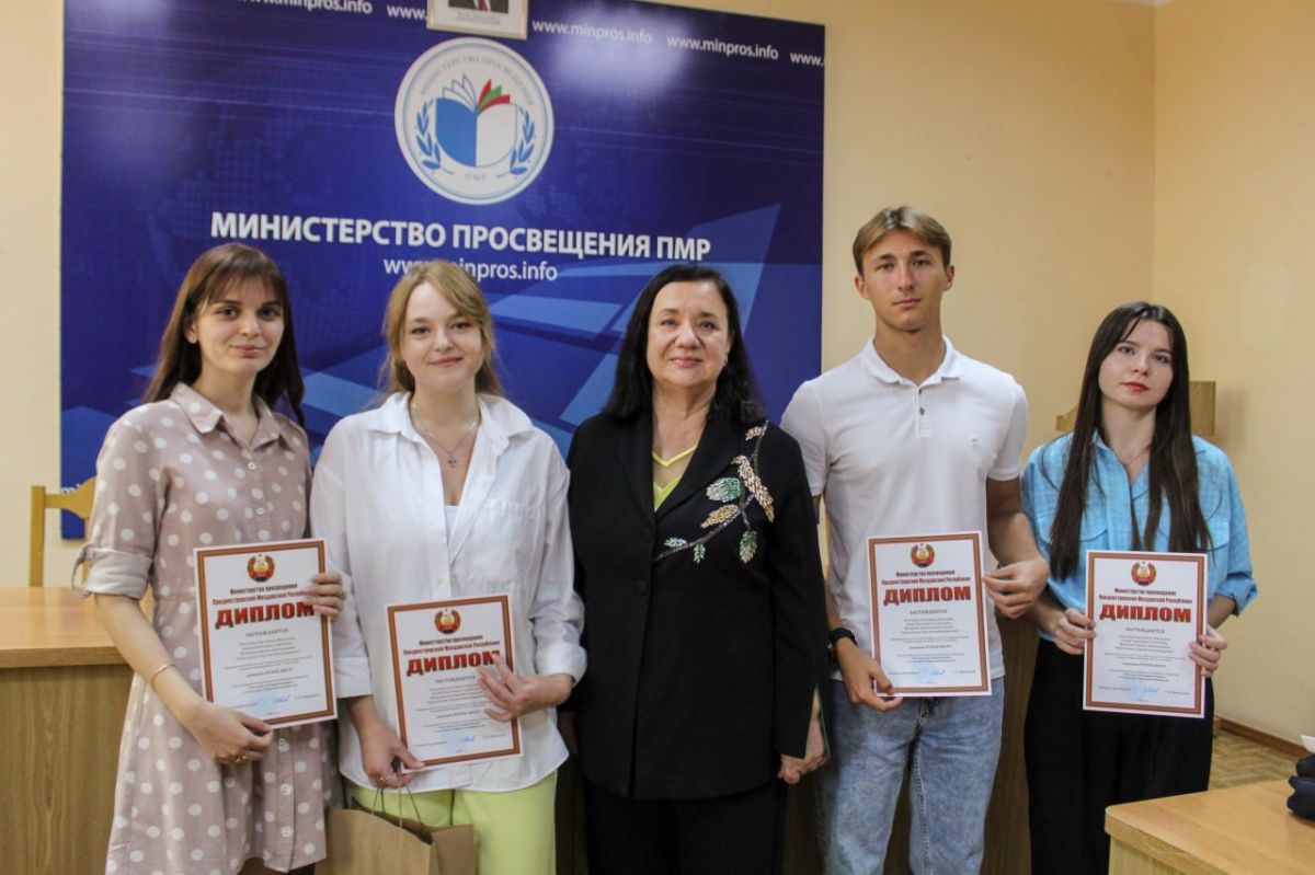 Накануне в Тирасполе наградили победителей конкурса «Твоя идея для Приднестровья» Накануне в Тирасполе наградили победителей конкурса «Твоя идея для Приднестровья»