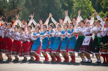Президент предложил провести конкурс для школьников «Мы – приднестровский народ»