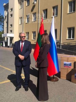 Из России в Приднестровье: 12 аппаратов ИВЛ передал посол РФ Олег Озеров в РКБ