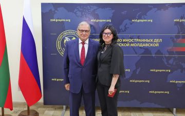 На площадке МИД ПМР состоялась церемония вручения первых восьми паспортов гражданам Приднестровья, выданных по упрощенной процедуре в соответствии с Указом Президента РФ от 15 мая 2026 года