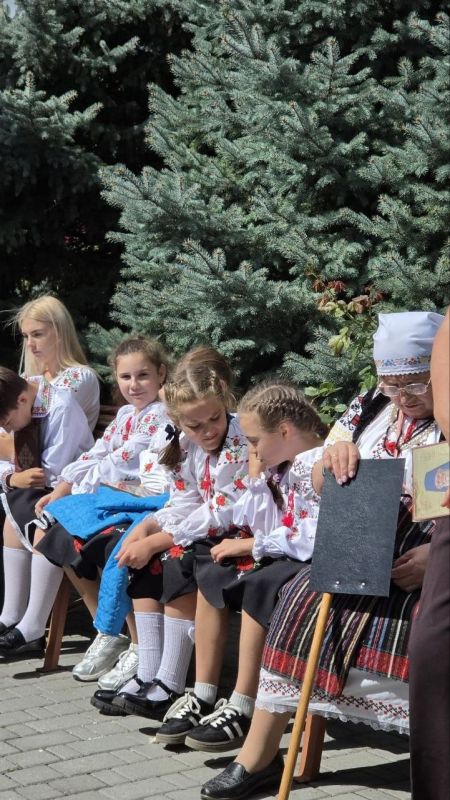 В Варнице открыли очередной памятник палачам Антонеску В Варнице открыли очередной памятник палачам Антонеску