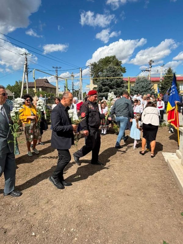 В Варнице открыли очередной памятник палачам Антонеску В Варнице открыли очередной памятник палачам Антонеску