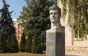 Пока в Варнице ставят памятники нацистам, в Сынжерее сносят монумент Сергею Лазо