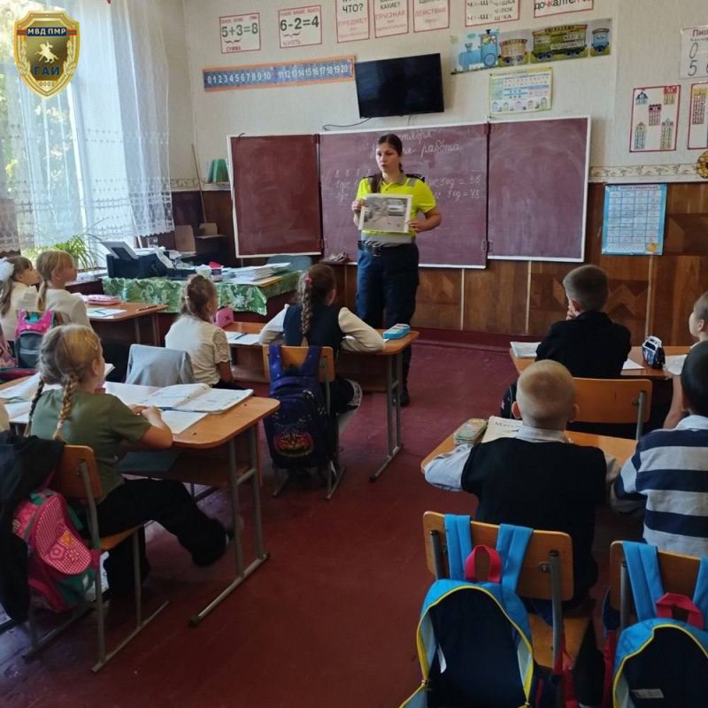 Знать правила дорожного движения с малых лет Знать правила дорожного движения с малых лет