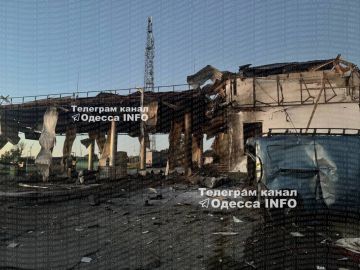 Последствия вчерашнего удара БПЛА по АЗС на трассе Одесса - Рени