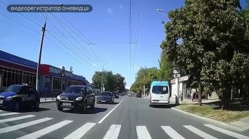Водитель 7-й маршрутки в Тирасполе проехал через пешеходный переход наперерез школьнице