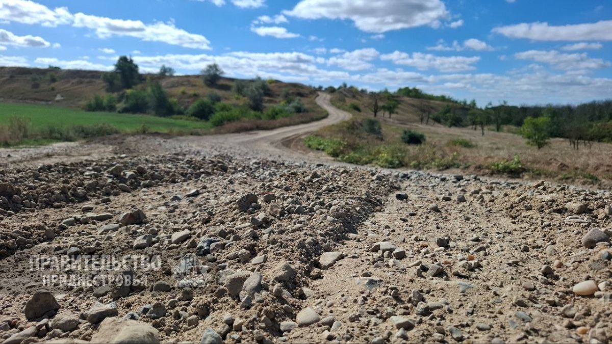 Александр Розенберг осмотрел полевые дороги в Григориопольском районе Александр Розенберг осмотрел полевые дороги в Григориопольском районе