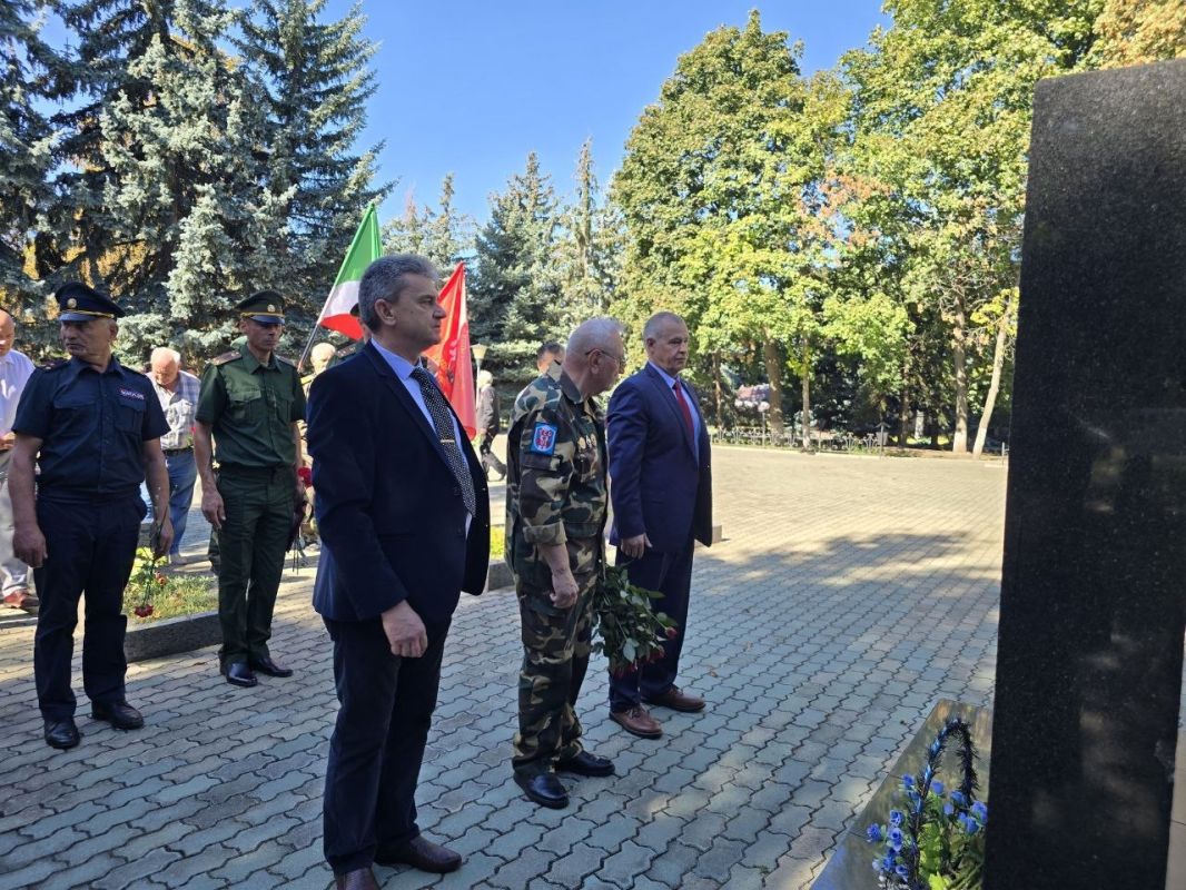 В Дубоссарах почтили память защитников Приднестровья В Дубоссарах почтили память защитников Приднестровья