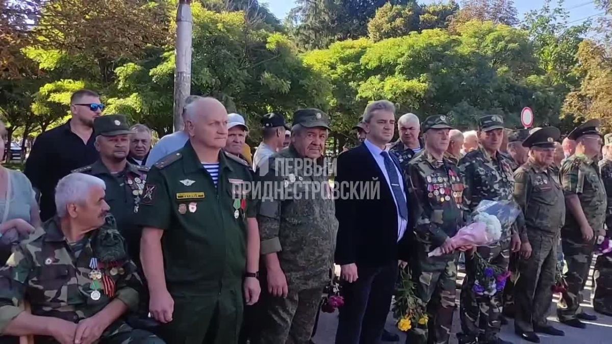 «Нас учили уважать все нации – в этом сила приднестровского народа» В Дубоссарах отмечают 35-летие республиканской гвардии. Приехали ветераны со всего Приднестровья. Их удостоили наградами