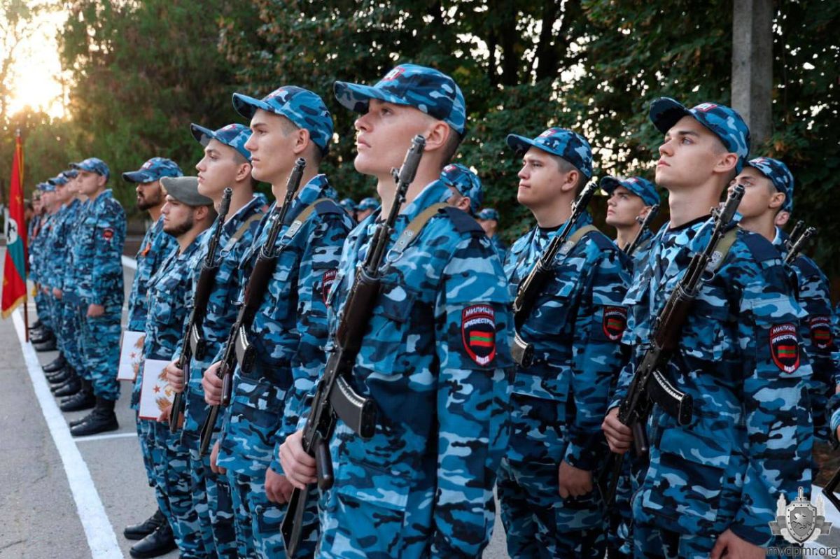 Праздник в СМВЧ. На плацу Специальной моторизованной войсковой части МВД с самого утра 11 сентября было многолюдно Праздник в СМВЧ. На плацу Специальной моторизованной войсковой части МВД с самого утра 11 сентября было многолюдно