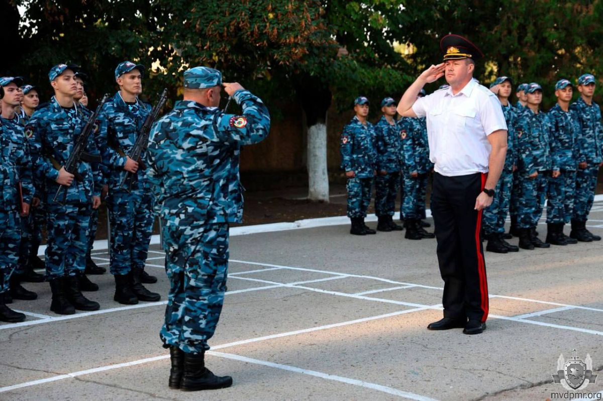 Праздник в СМВЧ. На плацу Специальной моторизованной войсковой части МВД с самого утра 11 сентября было многолюдно Праздник в СМВЧ. На плацу Специальной моторизованной войсковой части МВД с самого утра 11 сентября было многолюдно