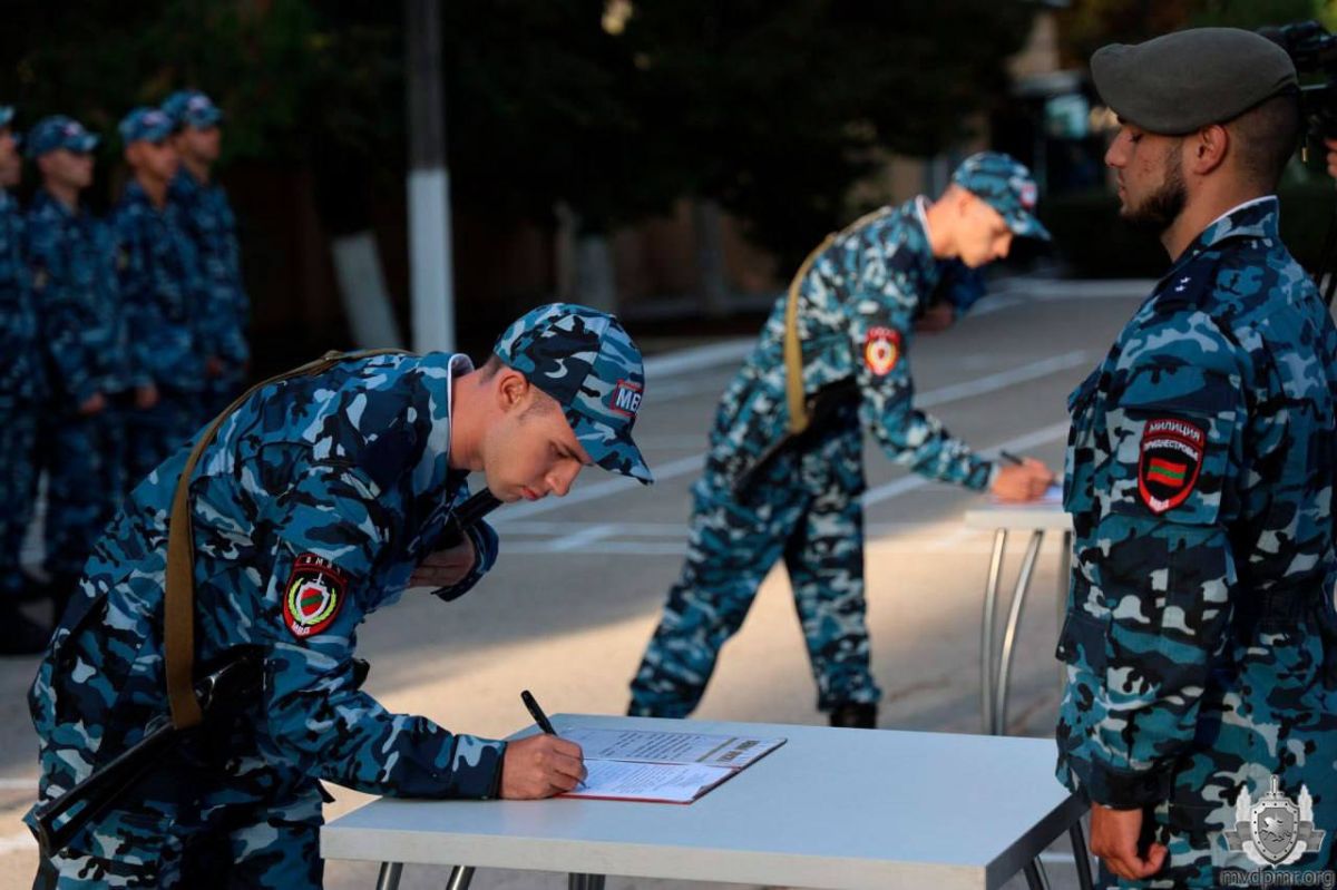 Праздник в СМВЧ. На плацу Специальной моторизованной войсковой части МВД с самого утра 11 сентября было многолюдно Праздник в СМВЧ. На плацу Специальной моторизованной войсковой части МВД с самого утра 11 сентября было многолюдно