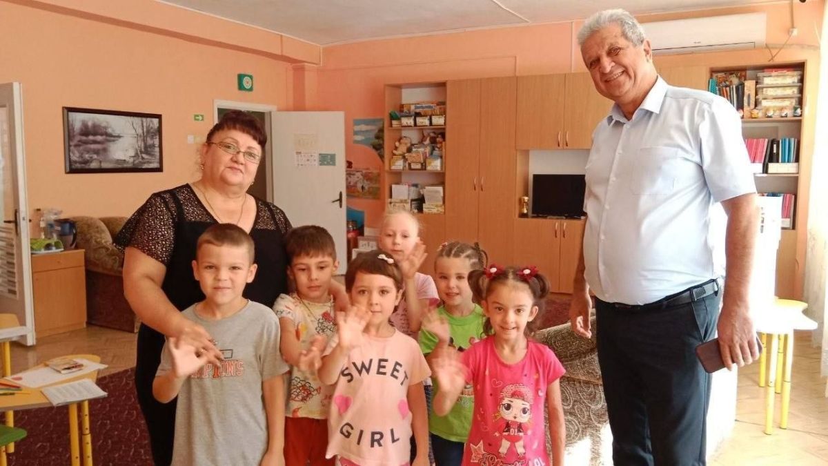Депутат Верховного Совета Борис Герман передал воспитанникам Бендерского детдома более 150 пар новой обуви Депутат Верховного Совета Борис Герман передал воспитанникам Бендерского детдома более 150 пар новой обуви