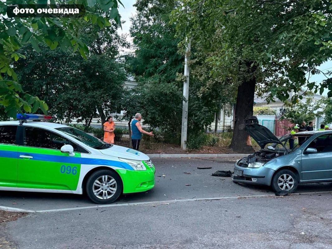 Дуб оказался прочнее. На улице Московской водитель "Skoda" не справился с управлением Дуб оказался прочнее. На улице Московской водитель "Skoda" не справился с управлением