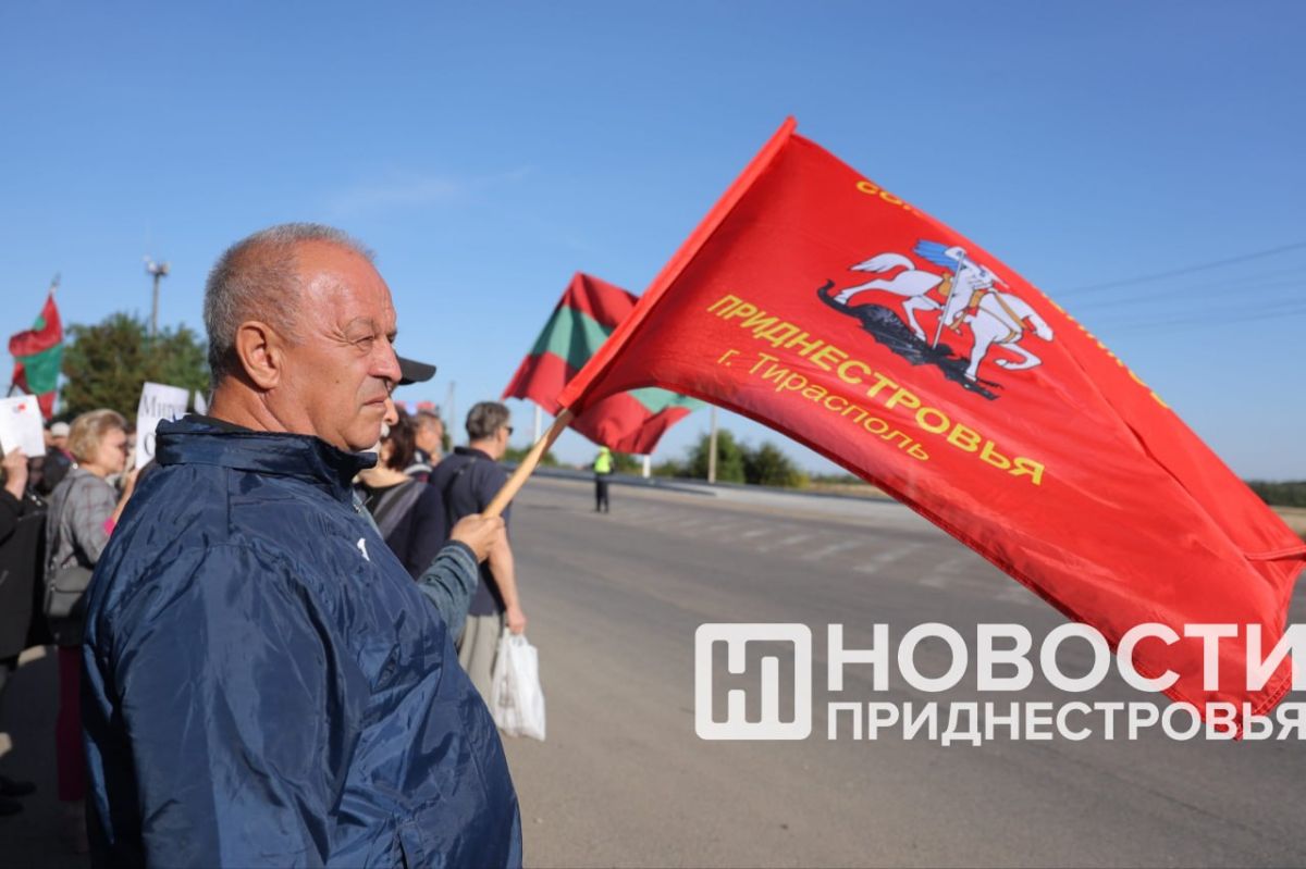 Протестующие против введения новых налогов против Приднестровья сравнивают нынешнюю политику властей Молдовы с геноцидом Протестующие против введения новых налогов против Приднестровья сравнивают нынешнюю политику властей Молдовы с геноцидом