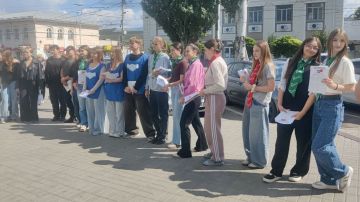 Более 1000 информационных буклетов сегодня раздавали активисты в Бендерах