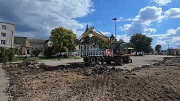 В Каменке начали ремонт площади Ленина