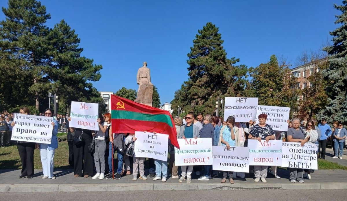 Открывший митинг Анатолий Булда призвал всех присутствующих активно выражать свою гражданскую позицию Открывший митинг Анатолий Булда призвал всех присутствующих активно выражать свою гражданскую позицию