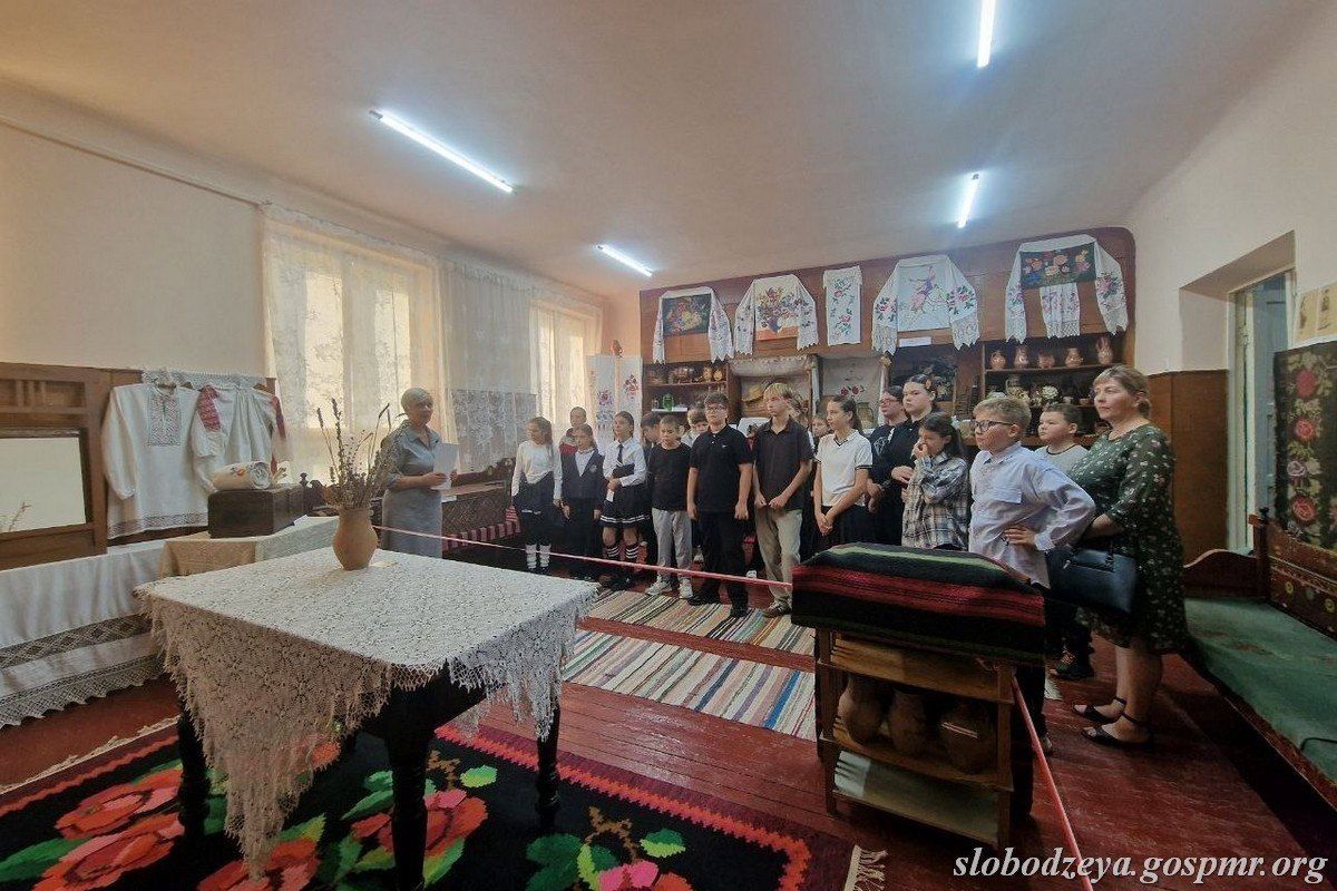 В Карагашской школе прошёл урок истории в музее В Карагашской школе прошёл урок истории в музее