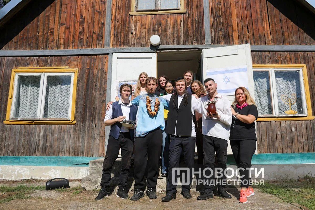 Украинский колорит у домика Бендерского политеха Украинский колорит у домика Бендерского политеха