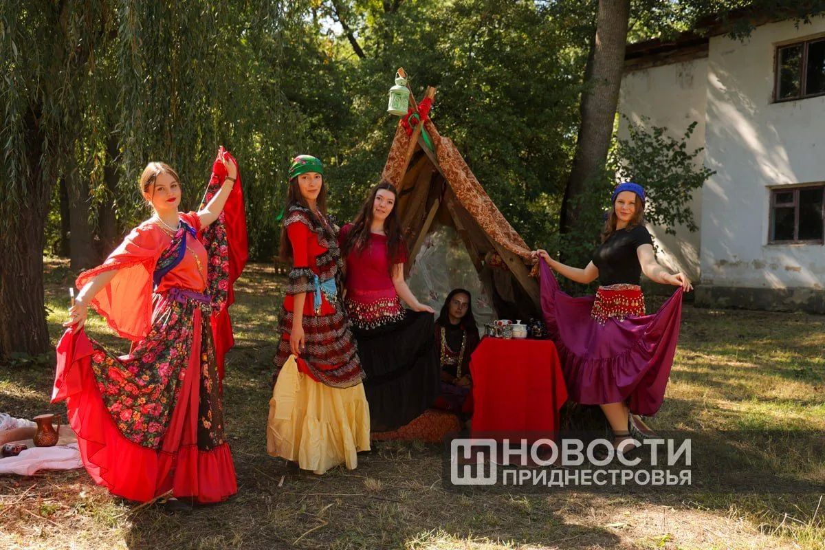 Украинский колорит у домика Бендерского политеха Украинский колорит у домика Бендерского политеха